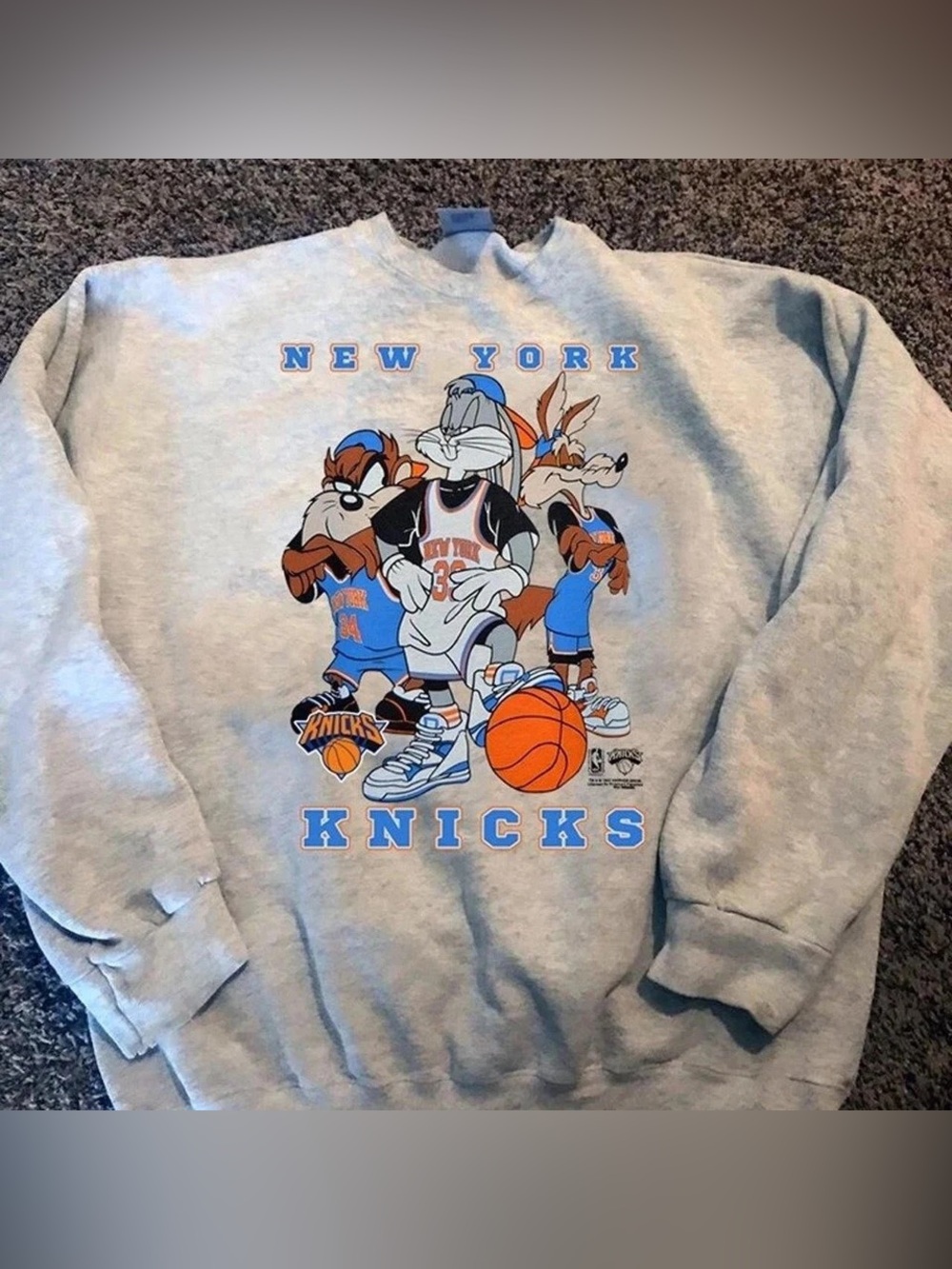 New York Knicks Graphic Crewneck Sweatshirt - Ash Grey